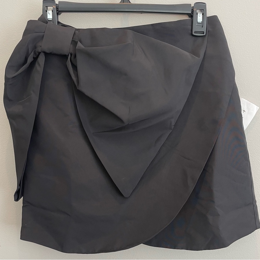 FARM RIO Tafeta Mini Skirt Size XS Black Bow Cocktail Mini Holiday CLASSY NWT